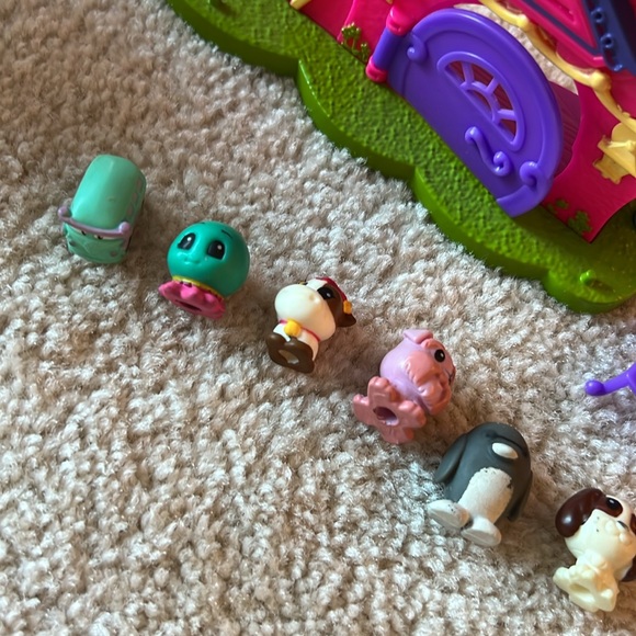 Vintagee Squinkies Clubhouse and Van Lot with 6 Figures and accessories - Picture 6 of 8